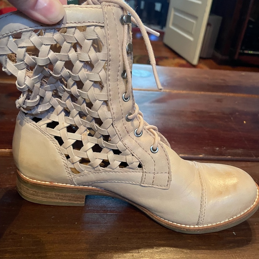 Women’s Gianni Bini Lace Up Boots - NEVER WORN, Size 6.5M
